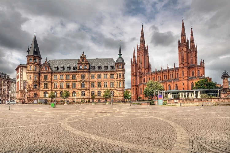 Neues Rathaus und Marktkirche in Wiesbaden.