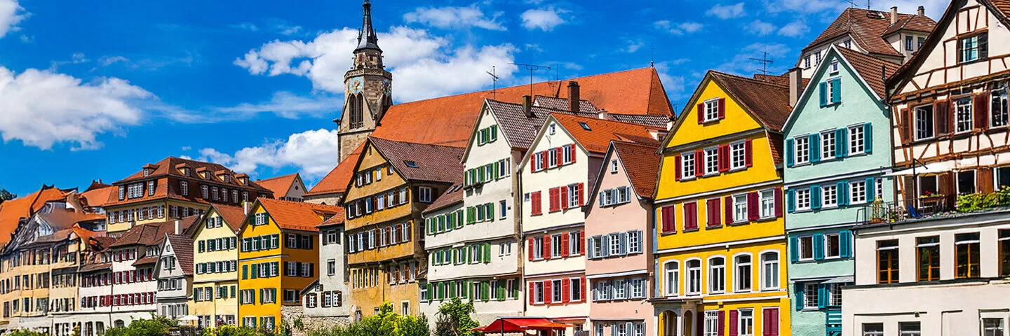 Häuser am Neckar und Hölderlinturm in Tübingen, Baden-Württemberg