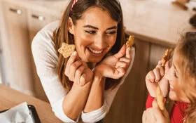 Low-Carb-Plätzchen haben weniger Zucker und Kohlenhydrate bei vollem Geschmack.