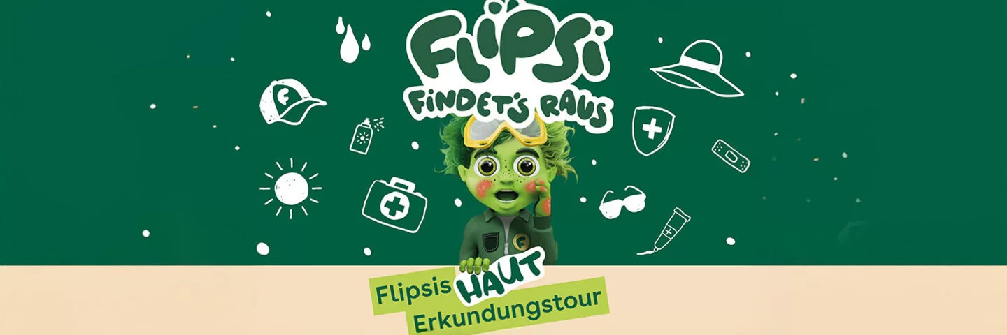 Das Bild zeigt Flipsi mit Sonnenbrand an den Wangen und Händen, über ihm der Schriftzug „Flipsi findet’s raus“, unter ihm „Flipsis Haut-Erkundungstour“. Er steht vor einem dunkelgrünen Hintergrund mit weißen Illustrationen, die an das Thema Sonne angelehnt sind.