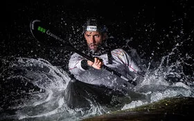 Kanute Hannes Aigner im Eiskanal