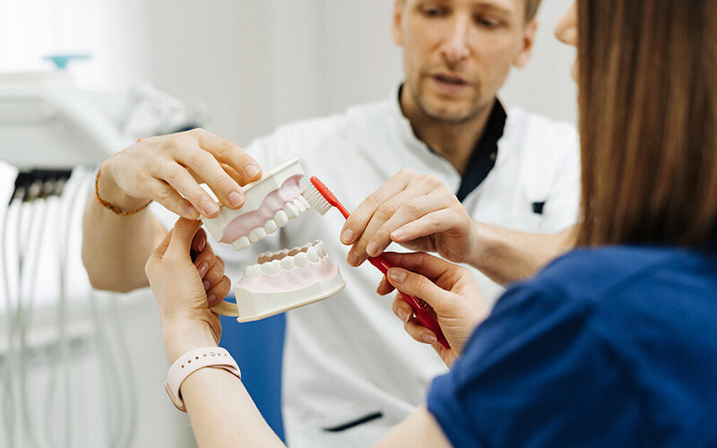 Empfindliche Zähne und Zahnfleischrückgang Was tun?