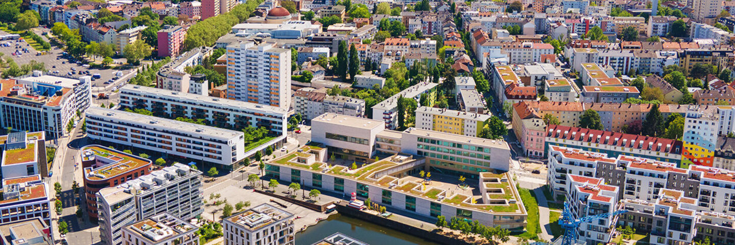 Stadt Offenbach am Main mit Blick auf den Hafen von oben