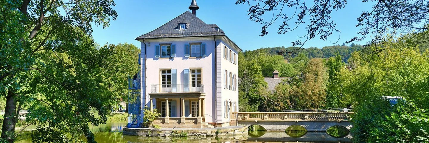 Kleines Kulturdenkmal Barockschloss "Trappenseeschloss" mitten im Heilbronner See