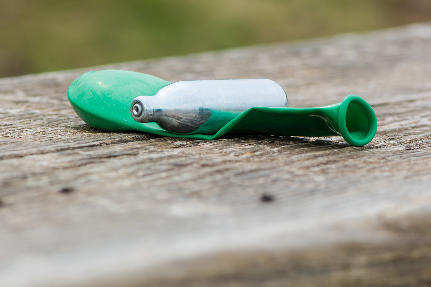 Lachgas als Partydroge: Zwischen Medizin und Missbrauch