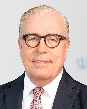 Foto: Portr&auml;t von Dr. Klaus Reinhardt, Pr&auml;sident der Bundes&auml;rztekammer.
