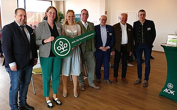 Gruppenfoto Schl&uuml;ssel&uuml;bergabe Er&ouml;ffnung