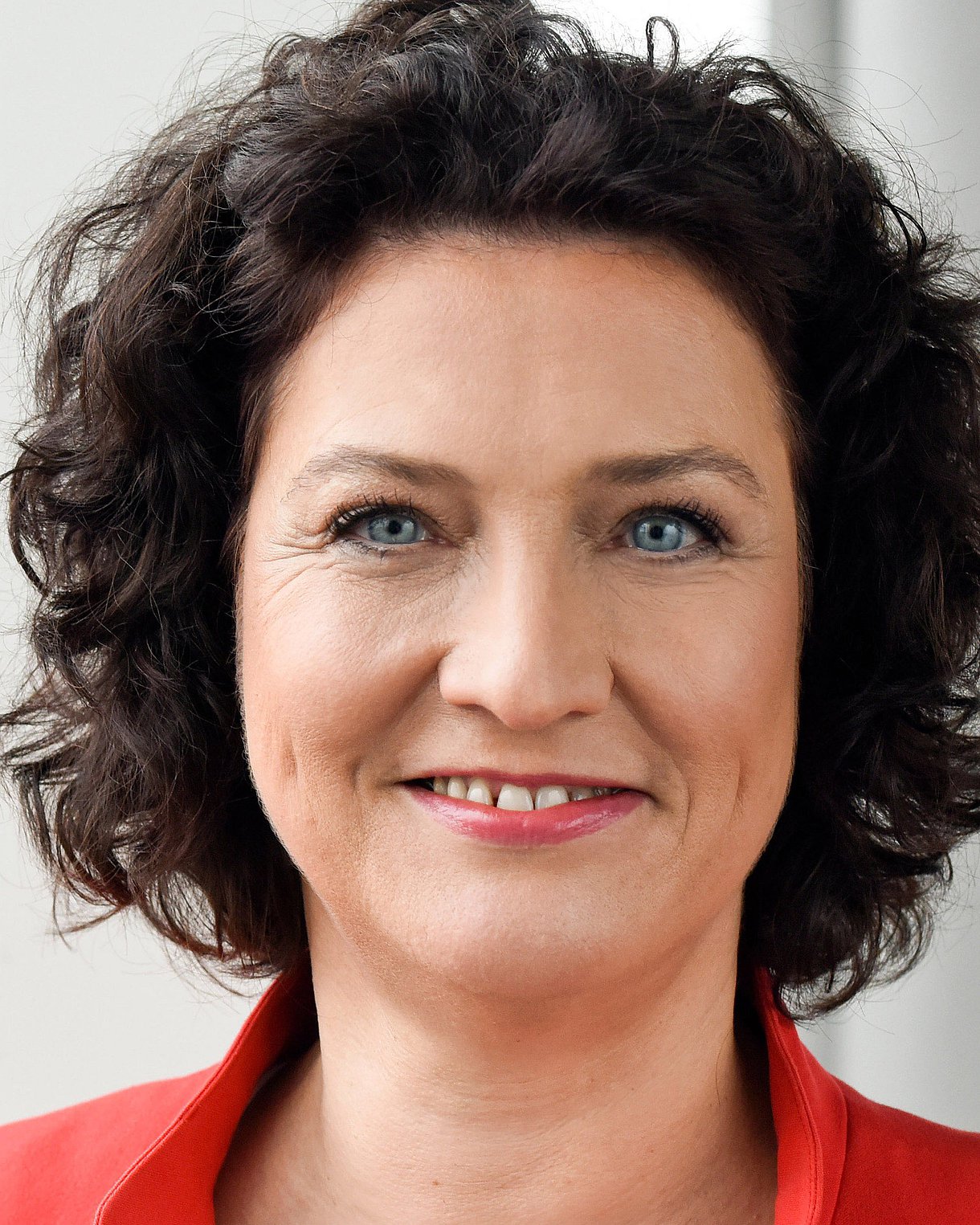 Porträt: Dr. Carola Reimann, Vorstandsvorsitzende des AOK-Bundesverbandes