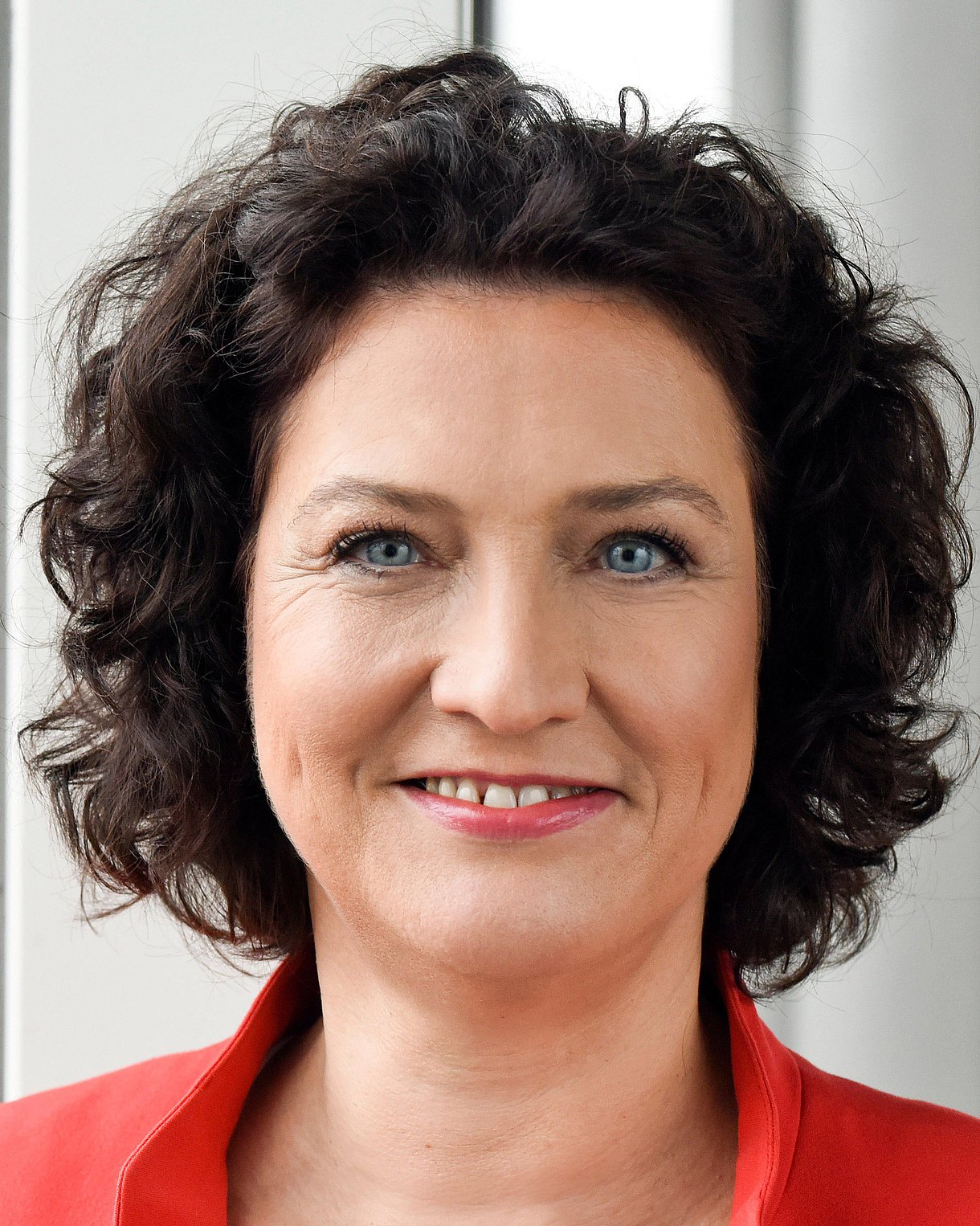 Porträt: Dr. Carola Reimann, Vorstandsvorsitzende des AOK-Bundesverbandes