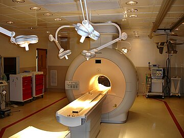 Ein Computertomograph in einem Krankenhaus.