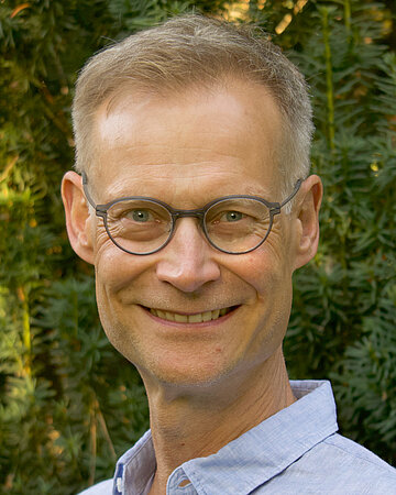 Foto: Portr&auml;t von Prof. Dr. Christoph Klein, Bereichsleiter f&uuml;r Personalisierte Tumortherapie am Fraunhofer-Institut f&uuml;r Toxikologie und Experimentelle Medizin (ITEM) in Regensburg.