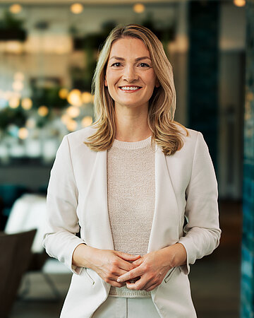 Foto: Portr&auml;t von Judith Gerlach, Bayerische Staatsministerin f&uuml;r Gesundheit, Pflege und Pr&auml;vention