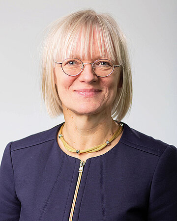 Foto: Portr&auml;t von Dr. Sabine Richard, Gesch&auml;ftsf&uuml;hrerin Versorgung im AOK-Bundesverband