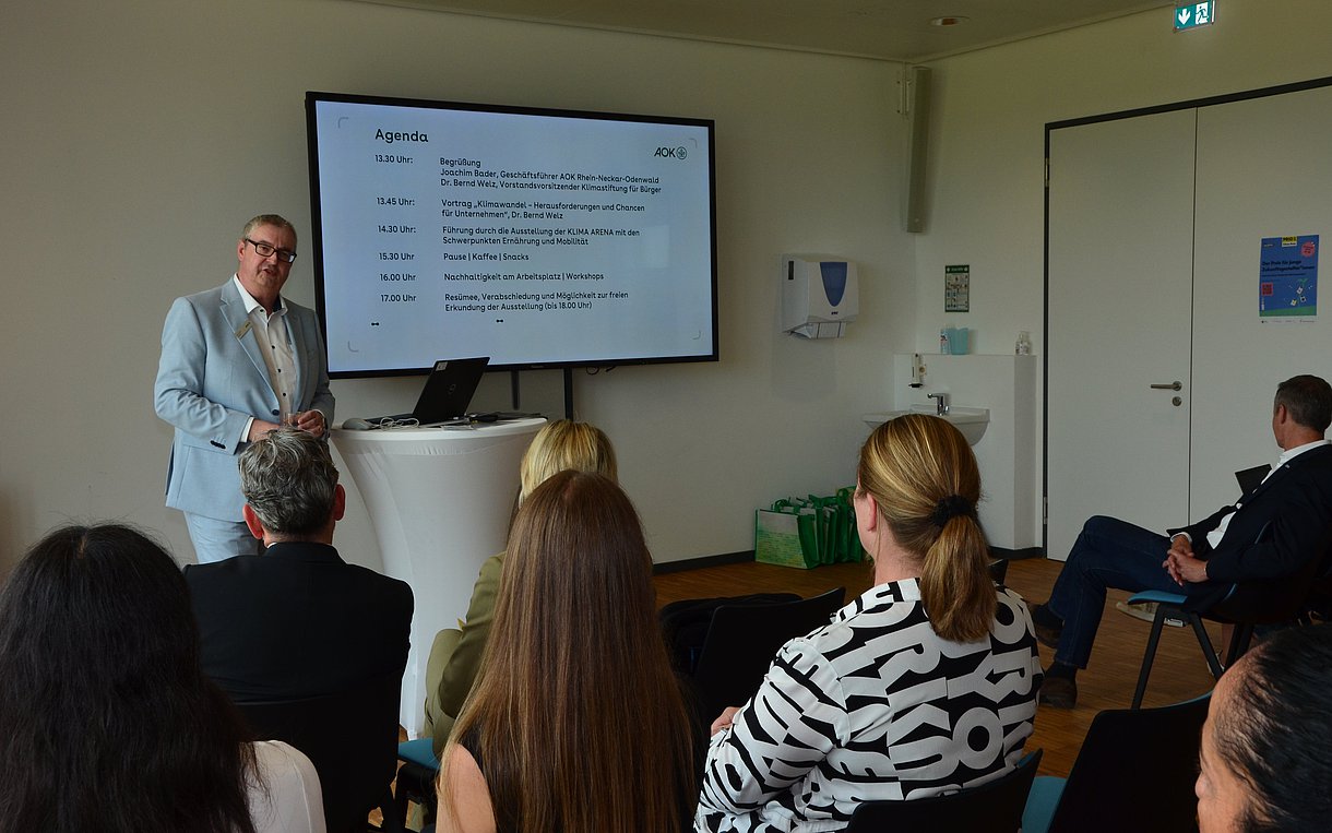 Joachim Bader, Geschäftsführer der AOK Rhein-Neckar-Odenwald, stellte das das Klimaschutz-Engagement der Gesundheitskasse vor. 