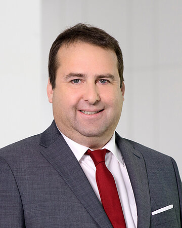 Foto: Portr&auml;t von Dr. Magnus Jung, Minister f&uuml;r Arbeit, Soziales, Frauen und Gesundheit des Saarlandes.