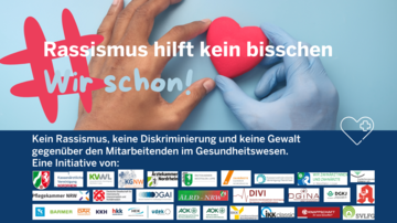 Das Bild zeigt den Slogan der Kampagne "Rassismus hilft kein bisschen" mit zwei H&auml;nden, die ein kleines Herz halten.