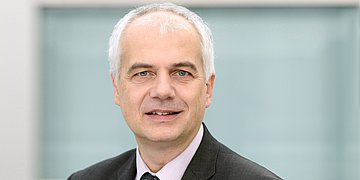 Foto: Porträt von Jürgen Klauber, ehemaliger Geschäftsführer des Wissenschaftlichen Instituts der AOK.