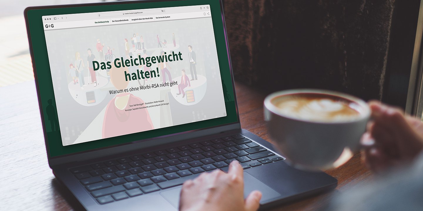 Foto: Lapton mit der Startseite zum G+G Scrollytelling und daneben steht eine Kaffeetasse