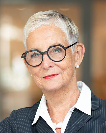 Portr&auml;t: Dr. med. Ellen Lundershausen, Vize-Pr&auml;sidentin der Bundes&auml;rztekammer.