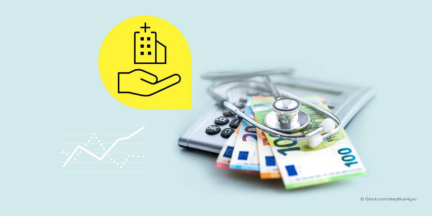 Auf einem Taschenrechner liegen mehrere Geldscheine und ein Stethoskop. Links daneben sind zwei Icons eingebaut. Das eine zeigt einen Graphen, das andere eine gelbe Bubble, in der eine offene Hand ein Krankenhaus hält.