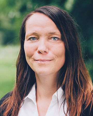 Foto: Portr&auml;t von Dr. Ines Keita, stellvertretende Gesch&auml;ftsf&uuml;hrerin der Stiftung Deutsche Depressionshilfe und Suizidpr&auml;vention