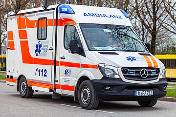 Rettungswagen auf dem Weg zum Einsatz