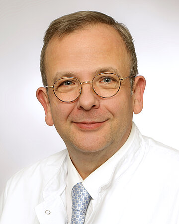 Foto: Portr&auml;tbild von Dr. Christian Gogoll, Oberarzt Evang. Lungenklinik Berlin & Co-Autor der S1-Leitlinie &bdquo;Post-Covid/Long-Covid&ldquo;