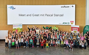 Meet and Greet mit Pascal Stenzel Gruppenfoto im Stuttgarter Rathaus