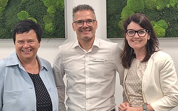 Christine Neumann-Martin Gruppenfoto mit Petra Spitzmüller, Timo Kraft und Christine Neumann-Martin.
