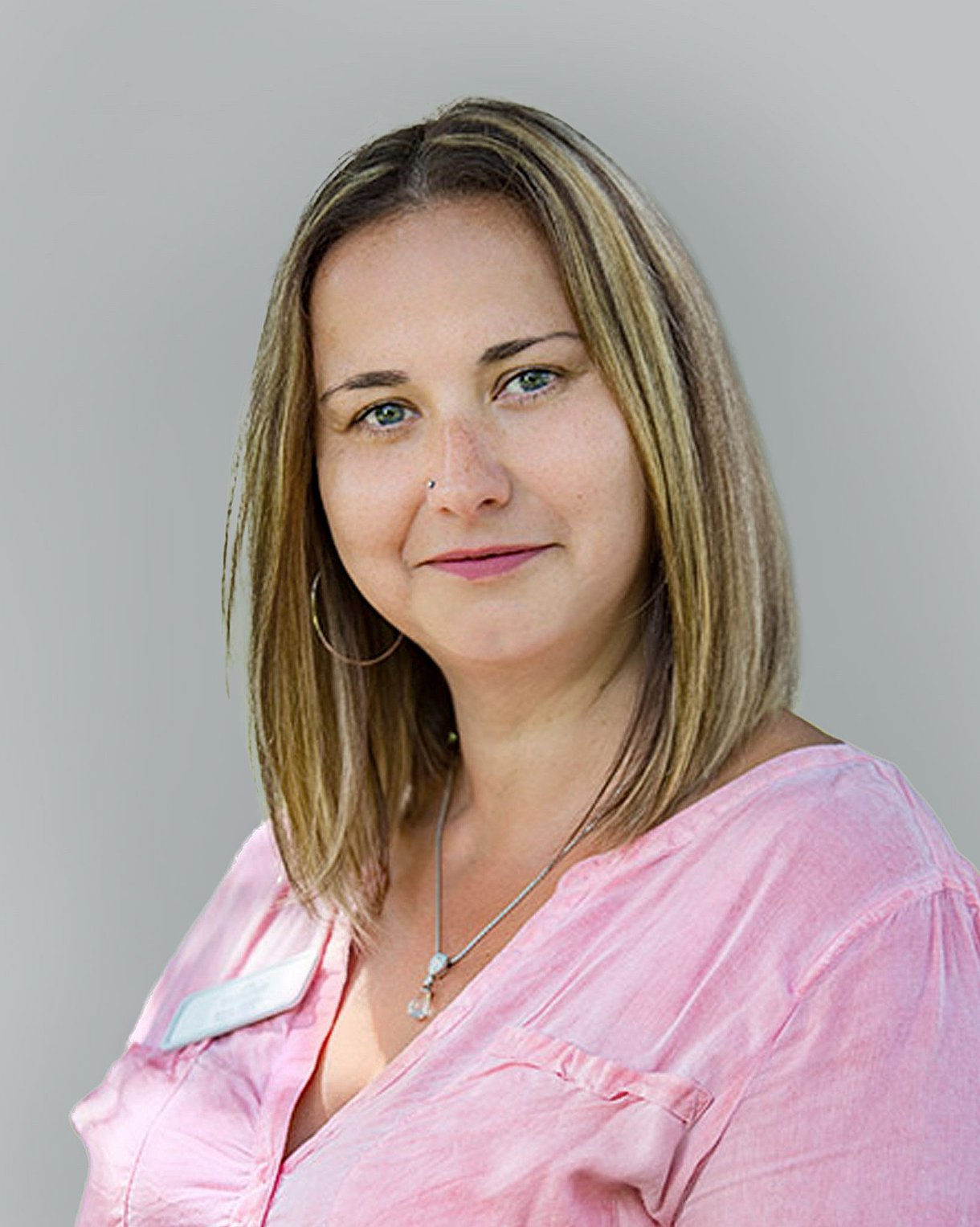 Foto: Porträt von Anne Kunze, Pflegedienstleitung im stationären Bereich der Sanzeberg Seniorenresidenz.