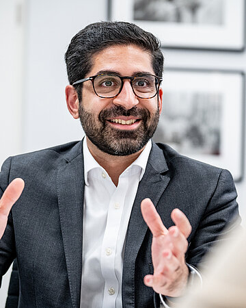 Foto: Kaweh Mansoori, Hessischer Minister f&uuml;r Wirtschaft, Energie, Verkehr, Wohnen und l&auml;ndlichen Raum (SPD)