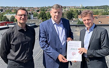 Gruppenfoto zur Kooperation von AOK und AWA