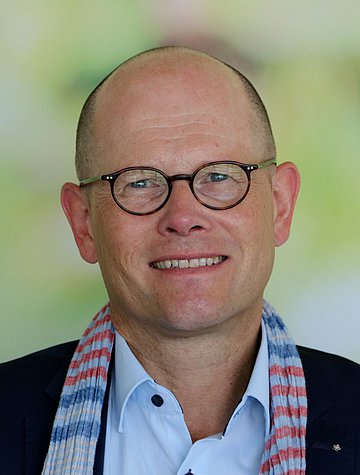 Dr. René Schilling Dr. René Schilling
