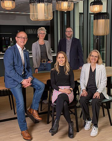 Gruppenfoto zur PARvita-Unterzeichnung in Stuttgart Gruppenfoto zur Unterzeichnung des Gemeinschaftsprojekts PARvita
