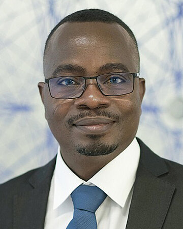 Foto: Portr&auml;t von Dr. Nobila Ou&eacute;draogo, Stabsstelle Krebspr&auml;vention am Deutschen Krebsforschungszentrum
