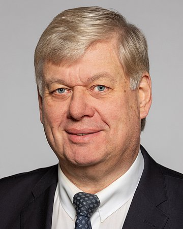 Foto: Porträt von Günter Roggenkamp, Verwaltungsratsvorsitzender der AOK Rheinland/Hamburg (Versichertenseite).