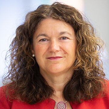 Portr&auml;t: Prof. Dr. med. Steffi G. Riedel-Heller, MPH, Direktorin des Instituts f&uuml;r Sozialmedizin, Arbeitsmedizin und Public Health der Universit&auml;t Leipzig und Autorin im Fehlzeiten-Report 2026