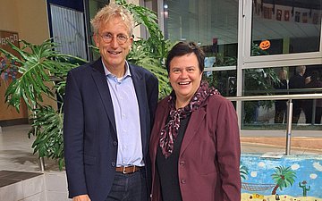 Petra Spitzmüller, Geschäftsführerin der AOK Mittlerer Oberrhein, und Prof. Dr. Alexander Woll, Leiter des Instituts für Sport und Sportwissenschaft am KIT 
