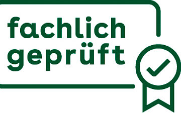 Das Icon enth&auml;lt die Worte 'fachlich gepr&uuml;ft in gr&uuml;ner Schrift; diese werden von einer gr&uuml;nen Linie eingerahmt. In der unteren rechten Ecke befindet sich ein symbolisiertes Pr&uuml;fsiegel mit einem gr&uuml;nen Haken.
