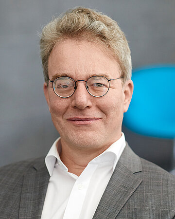 Foto: Prof. Dr. Stefan Sauerland, Leiter des Ressorts Nichtmedikament&ouml;se Verfahren im Institut f&uuml;r Qualit&auml;t und Wirtschaftlichkeit im Gesundheitswesen (IQWiG)