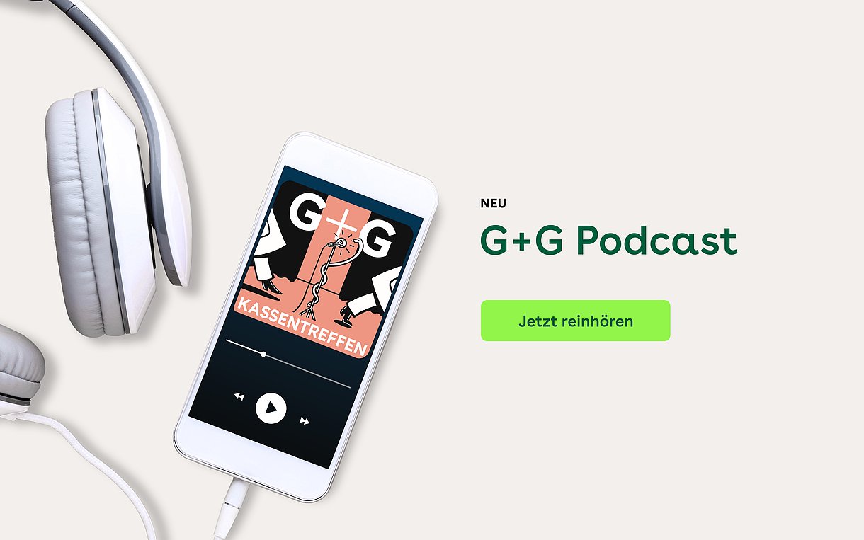 Foto: Illustration mit Kopfhörer und Smarthphone, daneben der Text: G+G-Podcast. Jetzt reinhören.