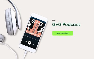 Foto: Illustration mit Kopfhörer und Smarthphone, daneben der Text: G+G-Podcast. Jetzt reinhören.