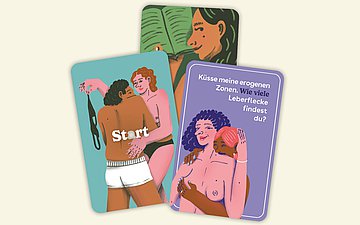 Kartenspiel "Skintimacy" Drei Karten mit unterschiedlichen Motiven