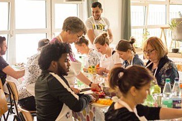 Bei dieser Nachbarschafts-Initiative steht das gemeinsame Kochen im Mittelpunkt.