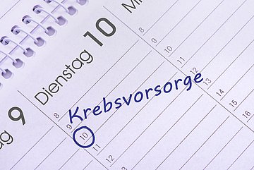 Krebsvorsorge in Westfalen-Lippe Das Bild zeigt einen Spiralkalender mit dem Eintrag für einen Termin zur Krebsvorsorge .