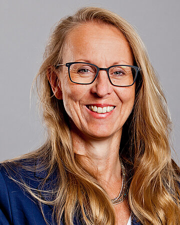 Portr&auml;t: Dr. med. Kyra Schneider, Leitung Patientensicherheit & Qualit&auml;t am Universit&auml;tsklinikum Frankfurt am Main
