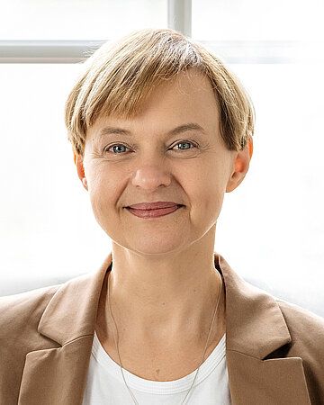 Foto: Portr&auml;t von Prof. Dr. Ute Lewitzka, Professorin für Suizidologie und Suizidpr&auml;vention.