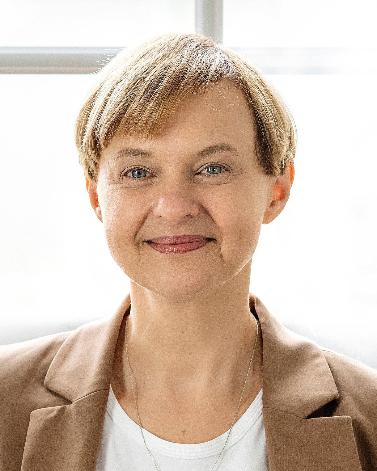 Foto: Porträt von Prof. Dr. Ute Lewitzka, Professorin für Suizidologie und Suizidprävention.
