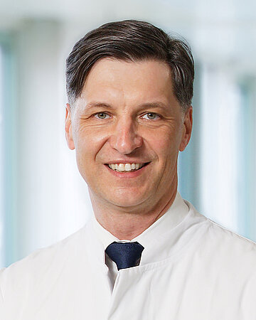 Portr&auml;t von Prof. Dr. Dr. Volker Alt, Facharzt f&uuml;r Orthop&auml;die und Unfallchirurgie, Spezielle Unfallchirurgie und Notfallmedizin