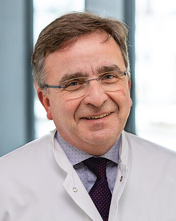 Foto: Dr. Michael Bayeff-Filloff, Facharzt f&uuml;r Chirurgie, Chefarzt der Zentralen Notaufnahme und &Auml;rztlicher Qualit&auml;tsbeauftragter am RoMed-Klinikum Rosenheim.